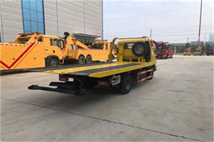 苍梧非事故拖车